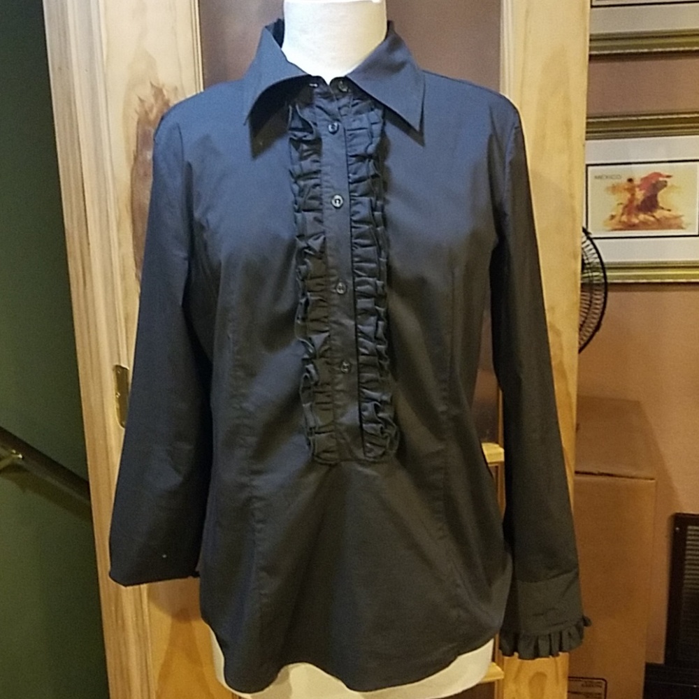 Fitted dark gray blouse front ruffles